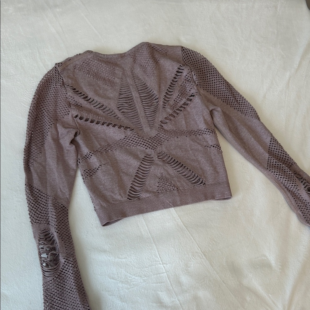ALO Yoga Mauve Crochet Long Sleeve Siren Crop Top S tags removed and worn off